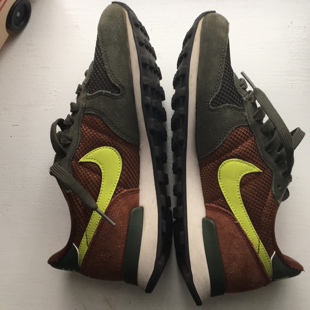 Nike size 6 women’s sneakers